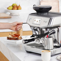 Sage Barista Touch Impress - Impress Puck System delivering 10 kg assisted tamping with 7-degree barista twist