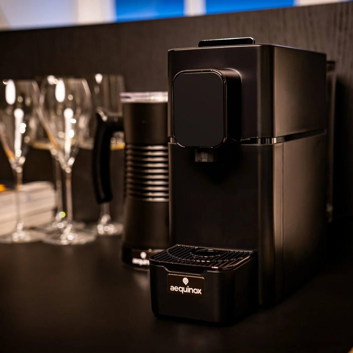 Kiss the Hippo Coffee – Aequinox Milano Capsule Machine | Coffee