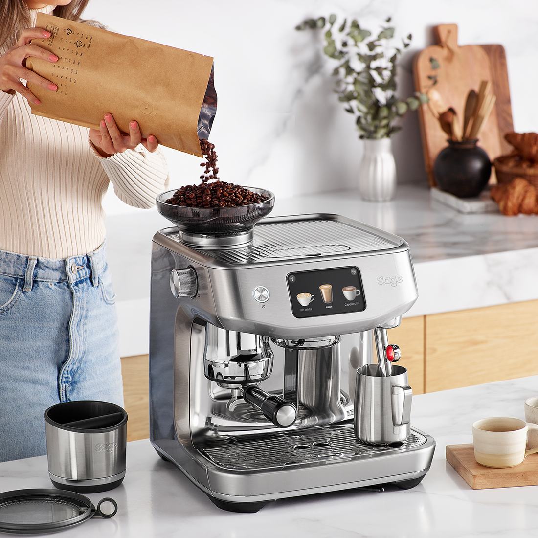 Sage Oracle Jet Espresso Machine - 5-inch HD touchscreen with Barista Guidance